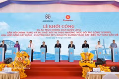 National Assembly Chairman Tran Thanh Man (centre) and officials press the button to launch the National Highway 1A spatial axis project on May 19, 2026. (Photo: VNA)