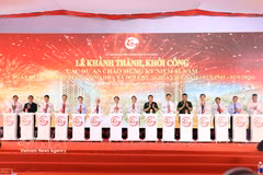 Delegates at the launch of projects in Ho Chi Minh City on August 29. (Photo: VNA)