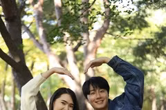 Korean actor Jung Il-woo (R) and Vietnamese actress Juliet Bao Ngoc in the film (Photo: CGV)