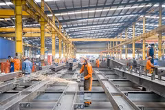 Manufacturers respond to higher new orders by ramping up production, which increased at the sharpest pace since July 2024. (Photo: VNA) 