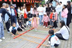 Cultural activities are held at the 2026 Vietnamese Language Summer Camp in Klinok village on the outskirts of Minsk, Belarus. (Photo: VNA)