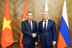 General Secretary of the Communist Party of Vietnam Central Committee and President To Lam (L) meets with Chairman of the State Duma of the Federal Assembly of Russia Vyacheslav Volodin in Moscow on September 8. (Photo: VNA)