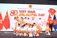 A performance by the Ruby’s Dance Crew at a celebration of Vietnam's National Day in Hong Kong (Photo: VNA)