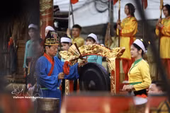 The ritual of praying for a good harvest is performed at the festival. (Photo: VNA)