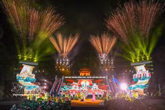 A spectacular fireworks display at the event. (Photo: VNA)