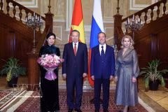 General Secretary and President To Lam and his spouse pose for a photo with Chairman of the United Russia Party and Deputy Chairman of the Security Council of the Russian Federation Dmitry Medvedev and his spouse. (Photo: VNA)