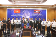 The signing ceremony of an MoU on cooperation for 2026–2030 between Laos’ Champasak province and Vietnam’s An Giang province on September 8, 2026. (Photo: VNA)