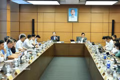 National Assembly President Tran Thanh Man speaks at the discussion (Photo: VNA)