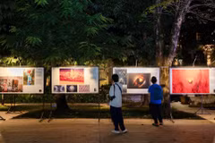 Visitors enjoy the exhibition. (Photo: VNA)
