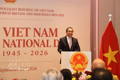 Vietnamese Ambassador to the UK Do Minh Hung speaks at the ceremony in London on September 23. (Photo: VNA)