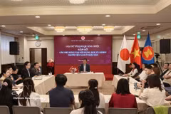 Vietnamese Ambassador to Japan Pham Quang Hieu meets with 30 Vietnamese content creators and key opinion leaders in Japan on September 23 (Photo: VNA)