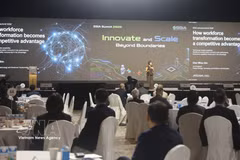 A discussion at the first Regional Student Talent Exchange Programme hosted by the Singapore Semiconductor Industry Association (SSIA) from September 23 to 25. (Photo: VNA)