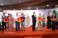 Delegates at the launch ceremony of the photography contest “Global Eyes on Da Nang” at APEC Park on September 10 (Photo: VNA.)