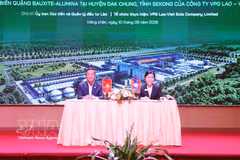 Vietnamese Ambassador to Laos Nguyen Minh Tam (left) and Deputy Minister, Vice Chair and Standing member of the Lao Investment Promotion and Management Committee Phonvanh Outhavong attend the workshop. (Photo: VNA)