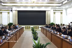 The working session between Chairman of the Ho Chi Minh City People’s Committee Nguyen Van Duoc and the US business delegation led by Deputy Assistant Secretary of Commerce for Asia and Acting Executive Director of SelectUSA Kelly Coldiron on October 20. (Photo: VNA)