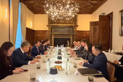 Hanoi delegation meets with representatives of Aquitara Fund and 512 Capital B.V. (Photo: Hanoi's Department of External Affairs)