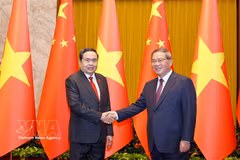 NA President Tran Thanh Man (L) and Premier of the State Council of China Li Qiang (Photo: VNA)