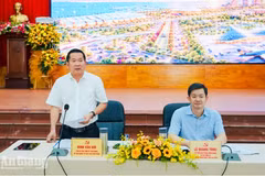 Deputy Secretary of the An Giang provincial Party Committee and Secretary of the Party Committee of the Phu Quoc special zone Dinh Van Noi speaks at the dialogue (Photo: baoangiang.com)