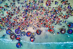 Fishermen, traders, and buyers gather at Tam Tien fish market in Tam Xuan commune, Da Nang city. (Photo: VNA)