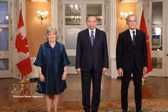 General Secretary of the Communist Party of Vietnam Central Committee and President To Lam (centre), Governor General of Canada Louise Arbour (left), and Prime Minister of Canada Mark Carney pose for a commemorative photo. (Photo: VNA)
