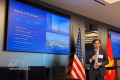 Associate Professor Dr Nguyen Huu Huan, vice chairman of the VIFC executive council in Ho Chi Minh City speaks at the Vietnam-US business talks on March 23 in New York. (Photo: VNA)