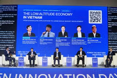 Experts share opinions at the panel discussion on low-altitude economy in Ho Chi Minh City on October 26. (Photo: VNA)