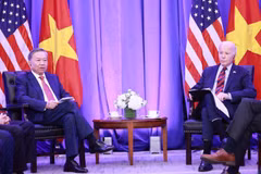 General Secretary of the Communist Party of Vietnam Central Committee and State President To Lam (left) and US President Joe Biden hold talks in New York on September 25, 2024 during the former's trip to the US to attend the United Nations Summit of the Future and the High-Level General Debate of the 79th session of the UN General Assembly. (Photo: VNA)