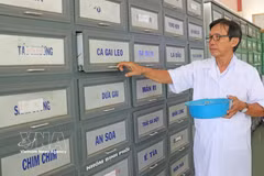 Herbs are stored for treatment at Cho Vam Charity Traditional Medicine Clinic in An Giang province. (Photo: VNA)
