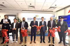 The ribbon-cutting ceremony to inaugurate FPT’s office in Egypt (Photo: VNA)