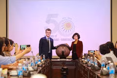 A visual identity marking the 50th anniversary of Vietnam-UNESCO cooperation is unveiled at the conference (Photo: VNA)