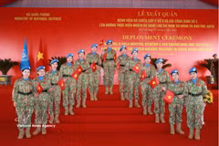 Members of Vietnam's Level-2 Field Hospital Rotation 8 and Engineering Unit Rotation 5 at the send-off ceremony in Hanoi on September 22 (Photo: VNA)