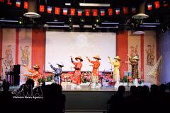 A Vietnamese dance is performed as part of the programme in France. (Photo: VNA) 