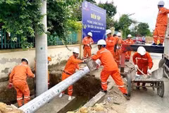 EVNHANOI conducts drills to ensure power grid safety in the face of complicated developments of storms and floods. (Photo: VNA)