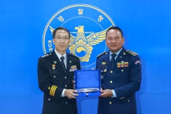 RoK Acting National Police Agency chief Yoo Jae-seong and his Cambodian counterpart, Sar Thet, pose for a photo as they meet in Seoul in this photo provided by Yoo's office on April 29, 2026. (Photo: Yonhap)