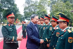 General Secretary of the Communist Party of Vietnam and President To Lam, who is also Secretary of the Central Military Commission, visits Infantry Division 308 of Army Corps 12 under the Ministry of National Defence in Hanoi on August 18 (Photo: VNA)