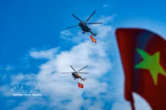 Helicopters conduct aerial rehearsals over Hanoi ahead of the 80th National Day anniversary celebration in 2025 (Photo: VNA) 