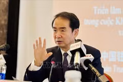 Chinese Ambassador to Vietnam He Wei grants an interview to the press. (Photo: VNA)