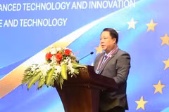 Nguyen Dac Binh Minh, Deputy Director of the National Institute of Innovation under the Ministry of Science and Technology, speaks at the forum on Vietnam-EU on science and technology cooperation in advanced materials. (Photo: VNA)