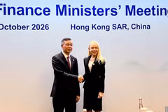 Minister of Finance Ngo Van Tuan (left) and Erin Browne, US Under Secretary of the Treasury for International Affairs, at their meeting in Hong Kong (China) on October 20, 2026. (Photo: Ministry of Finance)