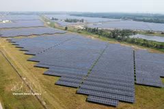 Cam Hoa solar power plant in Ha Tinh province is equipped with approximately 152,600 solar panels (Photo: VNA)
