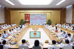 At a meeting between the standing boards of the Government and NA’s Party committees (Photo: VNA)