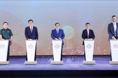 Prime Minister Pham Minh Chinh (centre) attends the groundbreaking ceremony of the urban complex, eco-tourism, and golf course project in Hung Yen province, one of more than 20 projects of the Trump Group of the US in the world. (Photo: VNA)