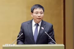 Finance Minister Nguyen Van Thang presents the draft amended Law on Investment on November 11. (Photo: VNA)