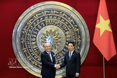 NA Vice Chairman Nguyen Doan Anh (R) and AIPA Secretary-General Chem Widhya. (Photo: VNA)