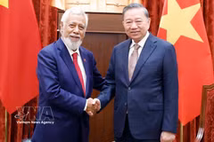 General Secretary of the Communist Party of Vietnam (CPV) Central Committee and State President To Lam (right) and Prime Minister of Timor-Leste Kay Rala Xanana Gusmão at their meeting in Hanoi on June 10 (Photo: VNA)