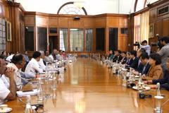 An overview of the meeting between National Assembly Vice Chairman Nguyen Duc Hai and representatives from the Standing Committee on Finance under the Indian Lok Sabha (Photo: VNA)