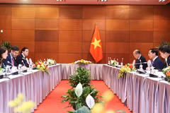 Deputy Prime Minister and Minister of Foreign Affairs Bui Thanh Son receives Colombian Vice Minister of Foreign Affairs for Multilateral Affairs Mauricio Jaramillo Jassir in Hanoi on April 17. (Photo: The Courtesy of Ministry of Foreign Affairs)