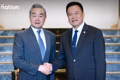 Thai Prime Minister Anutin Charnvirakul (right) and Chinese Foreign Minister Wang Yi at their meeting on April 24 (Photo: the Nation)