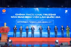 The launch ceremony of the National Employment Exchange (Photo: VietnamPlus)