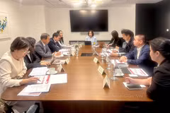 A meeting between the MOF delegation and US financial institutions and investors (Photo: MOF)